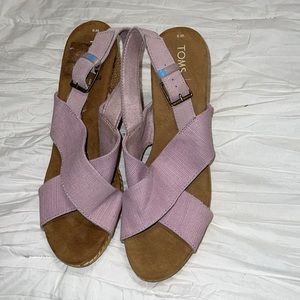 Size 9 purple TOMS heels